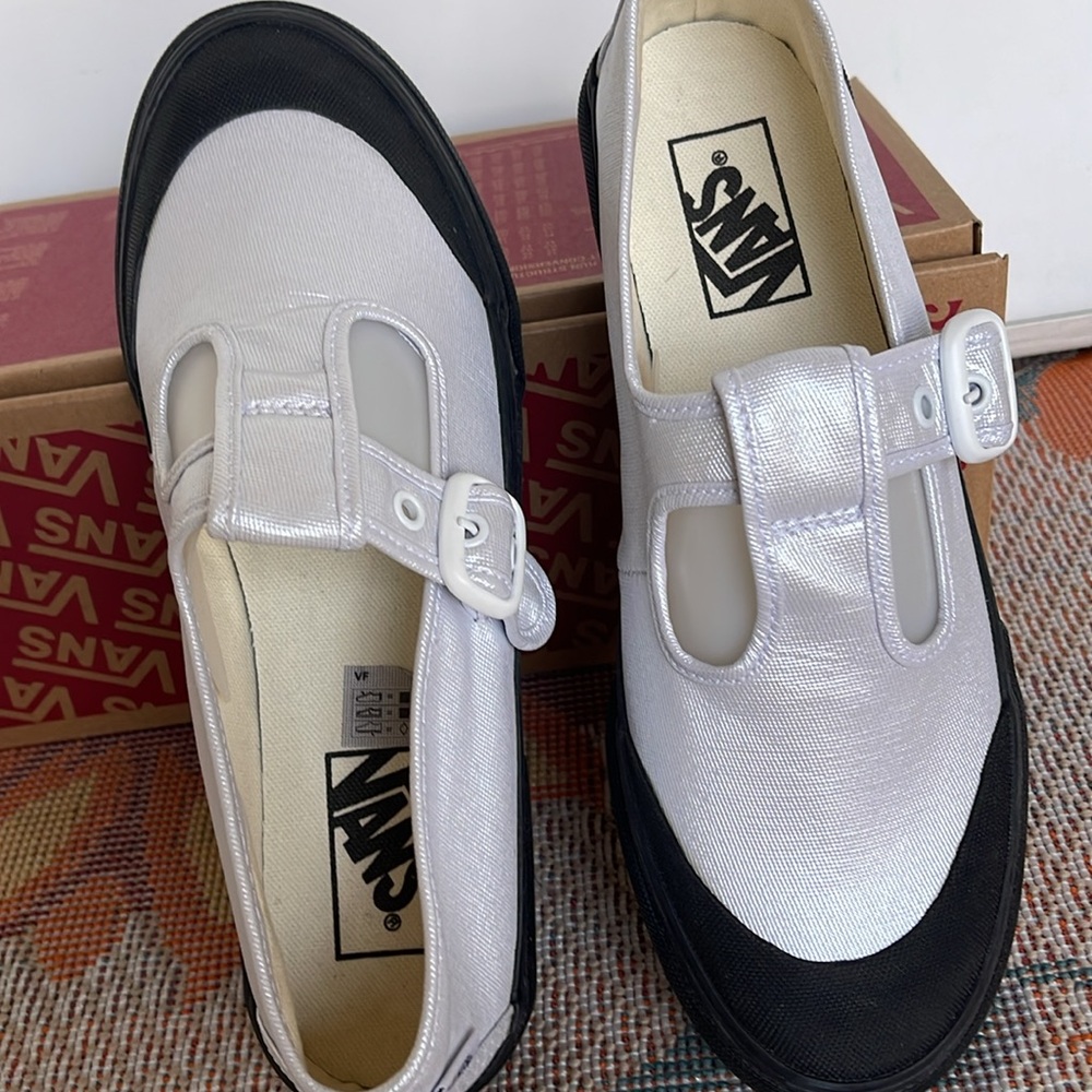 Vans WMNS Style 93
Coated Canvas True White
VN0A3XTJW00
Sneakers - Picture 12 of 16